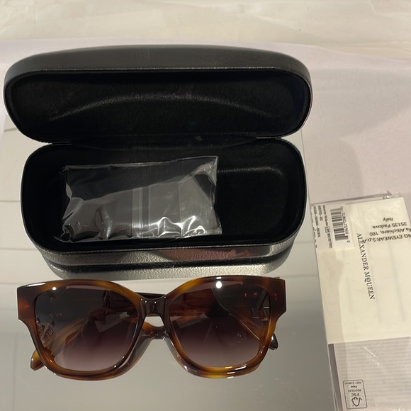 ALEXANDER MCQUEEN BUTTERFLY AM0370S-002 WOMEN'S SUNGLASSES - Picture 2 of 12